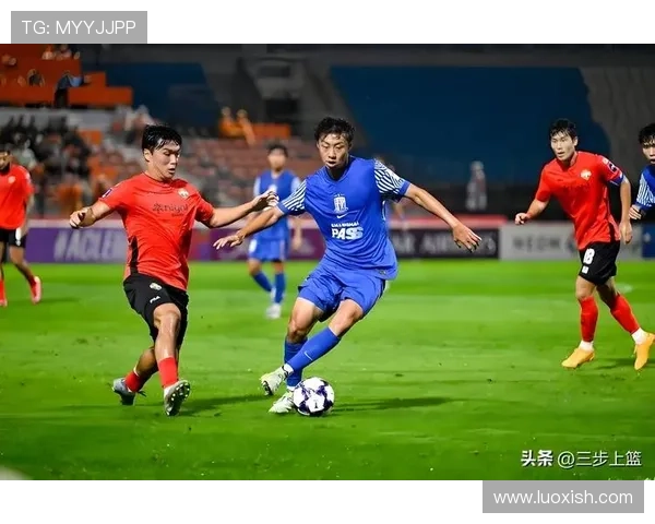 亚洲足球先生闪耀亚冠赛场引领球队再创辉煌掀起亚洲绿茵风暴