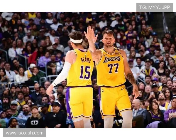 东契奇三双领衔湖人险胜马刺 艾顿双十表现抢眼文班首秀不凡